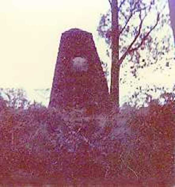 B4366 Hume & Hovell Cairn 