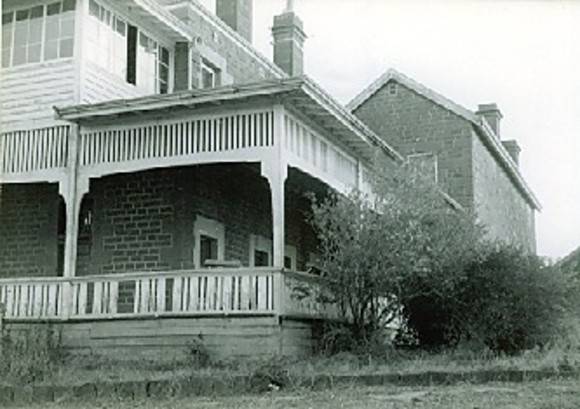 B1112 Rock House