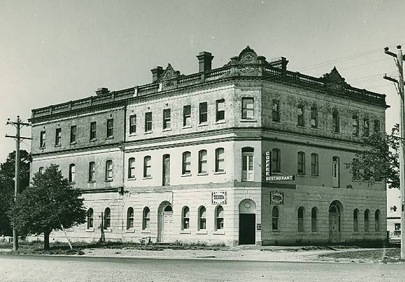 B2721 Macedonia Hotel High St Lancefield