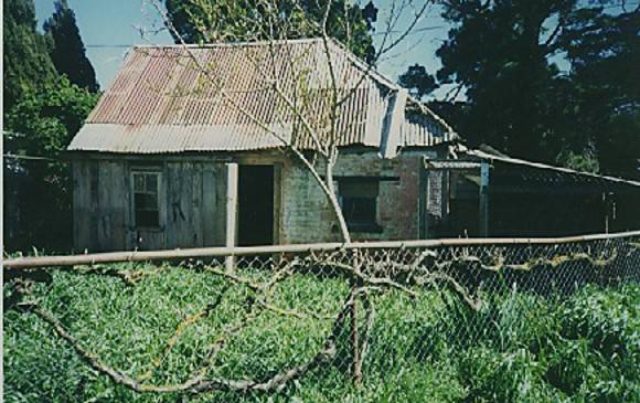 B4298 Captain Bacchus' Hut 