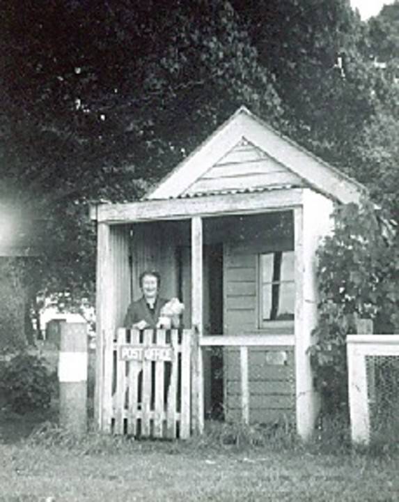 B2725 Post Office Little Hampton