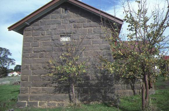 lock up parker street dunkeld rear elevation jun1984