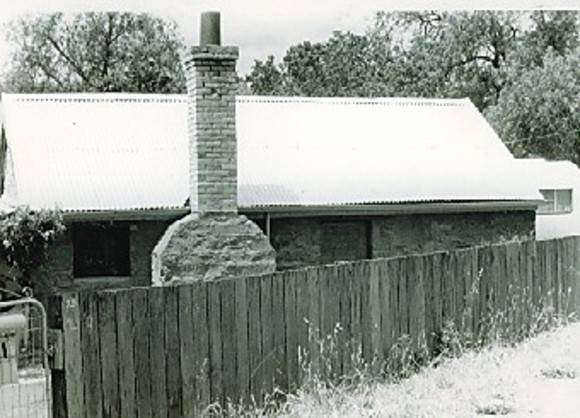B2813 Fmr Tute's Cottage 29 Greenhill Ave Castlemaine