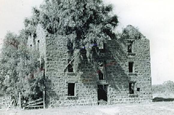B1870 Lion & Piper Inn Fmr Victoria Flour Mill Layand St Newstead