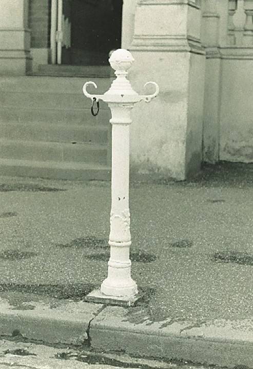 B2361 Hitching Post Castlemaine
