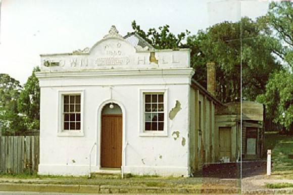 B0307 Town Hall Main St Chewton