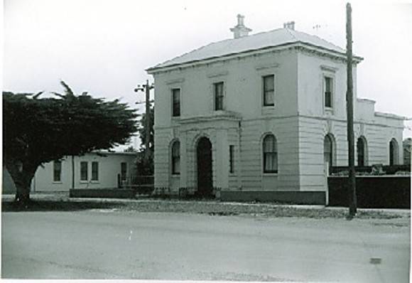 B0760 Former Bank of Victoria