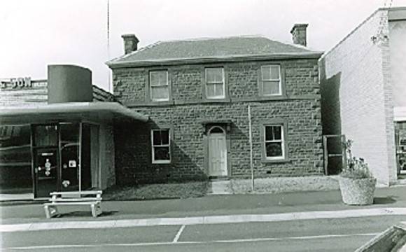 B2266 Cameron's Building, MORTLAKE