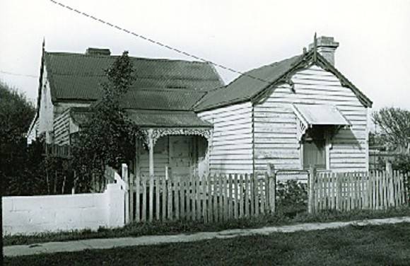 B1626 Mott's Cottage Sackville St Port Fairy