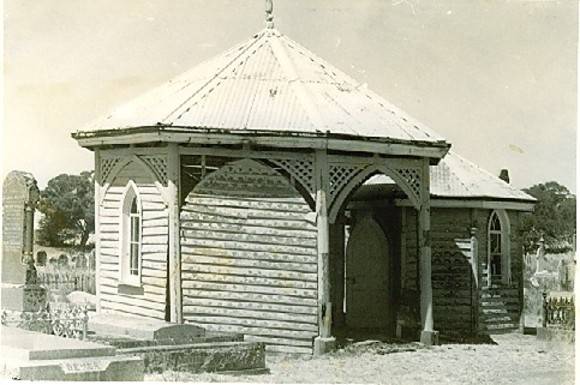 B4322 Gazebo & Buildings in Cemetry