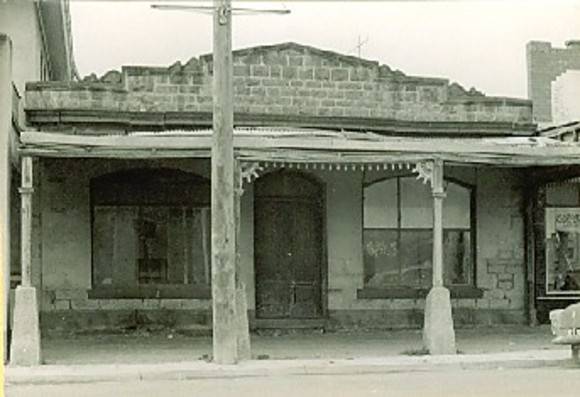 B1696 Shop, Avoca