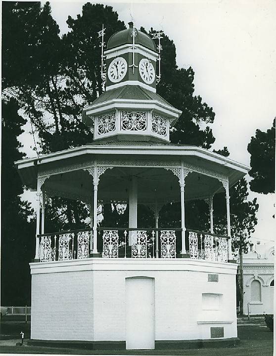 B1689 Bandstand, Beaufort