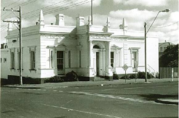 B3672 Hamilton Club