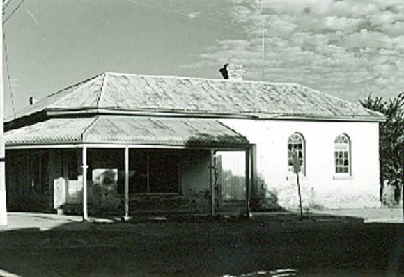 B3617 Corner Shop