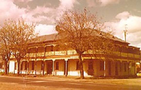 B3671 Seven Creeks Hotel 