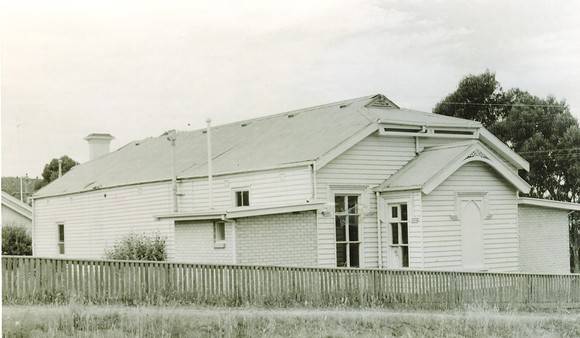 B2303 Library Hall Smith St Lorne