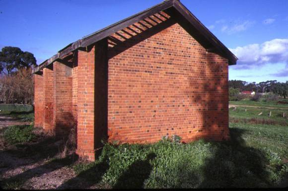 1 powder magazine napier street avoca side view sep1983