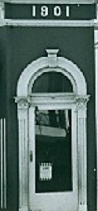 B0295 Doorway Notcutt & Purbrick 76 Reid St Wangaratta