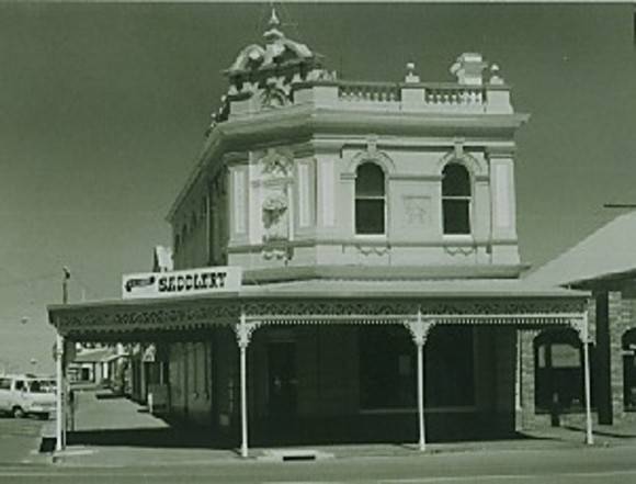 b4553 Smith's Bakery 140 Fairy St Warrnambool