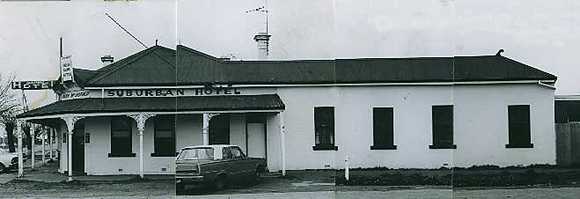 B2961 Suburban Hotel