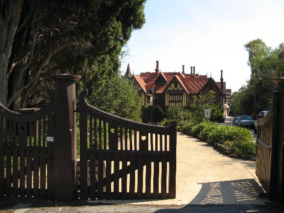 Tay Creggan_Hawthorn_front gates_KJ_Feb 09  