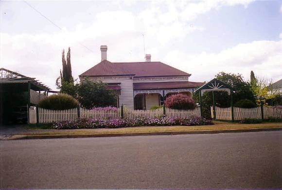 SD 021 - House - 44 Alma Street, ST ARNAUD
Shire of Northern Grampians - Stage 2 Heritage Study, 2004