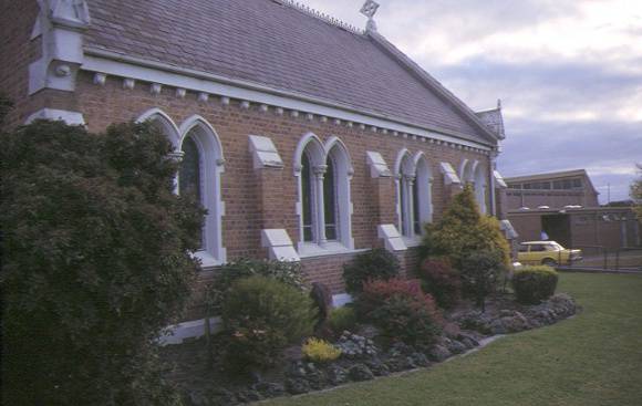christ church old dandenong road dingley village side view