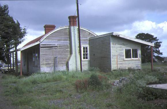 gordon railway station gowrie street gordon side view nov1986