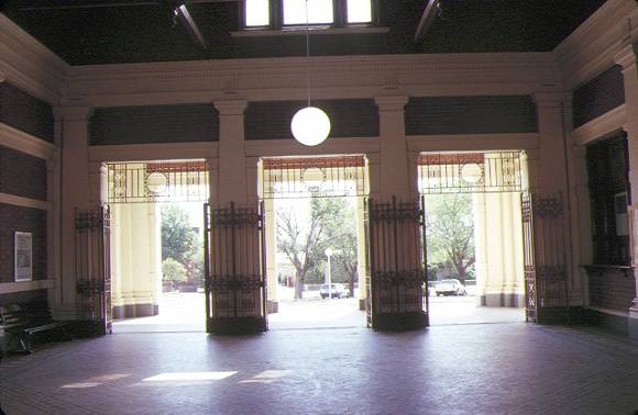 maryborough railway station foyer mar1989