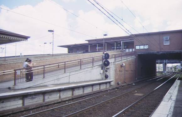 north melbourne railway station railway place north melbourne front view of ram sep1998