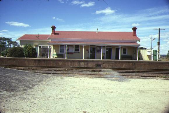 1 rosedale railway station complex willung road rosedale front view feb1985