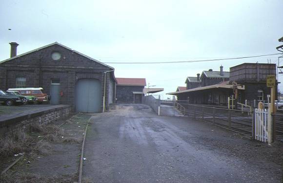 railway station goods shed & water tower station street kyneton property view sep1984