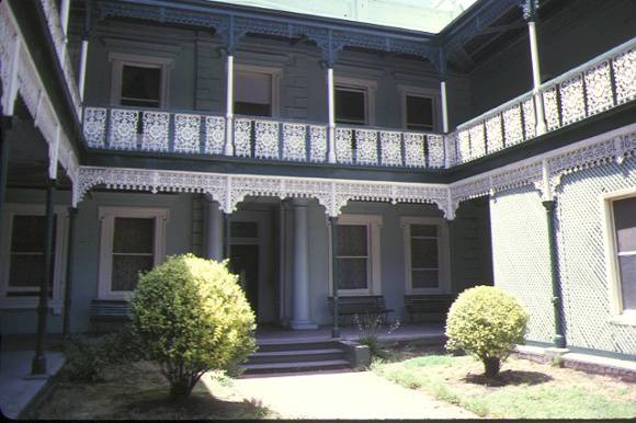 1 osborne house nicholson street fitzroy entrance view jan1978