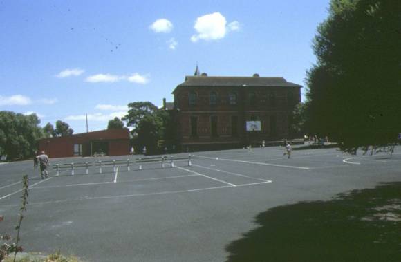 1 primary school number 1360 gold street clifton hill view of yard