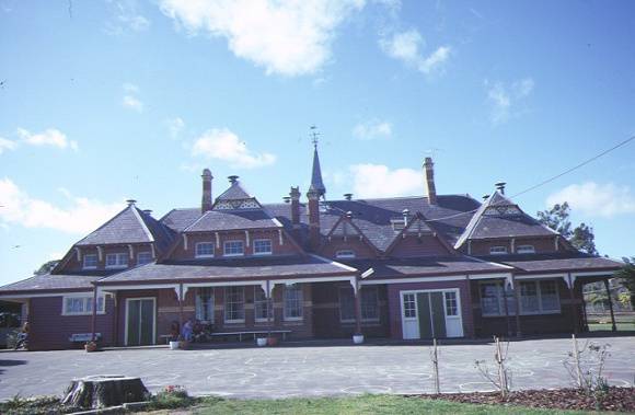 1 primary school number 4 barnett street avoca front elevation