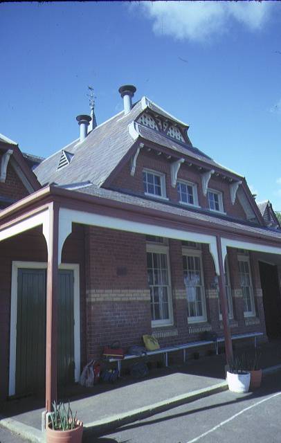 primary school number 4 barnett street avoca front detail