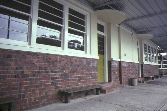 primary school number 1924 drouin class room entrance mar1985