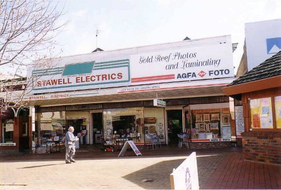 SL 212 - Shops - former 'Mitchell's Men's and Ladies Wear Emporium'
