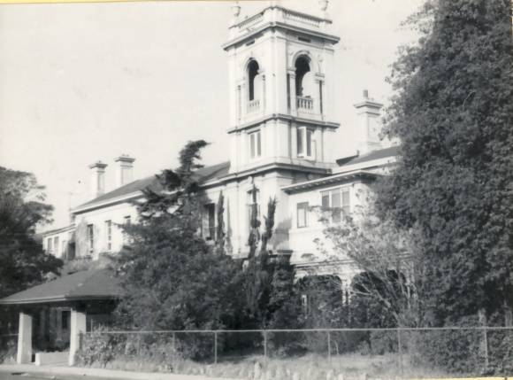 B0513 St Leonards Avenue St Kilda