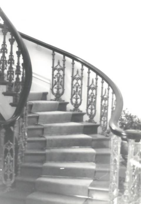 66448 B0501 Fleurs/Berkeley Court staircase