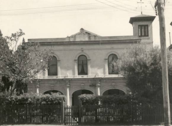 B0491 83 Alma Rd St Kilda