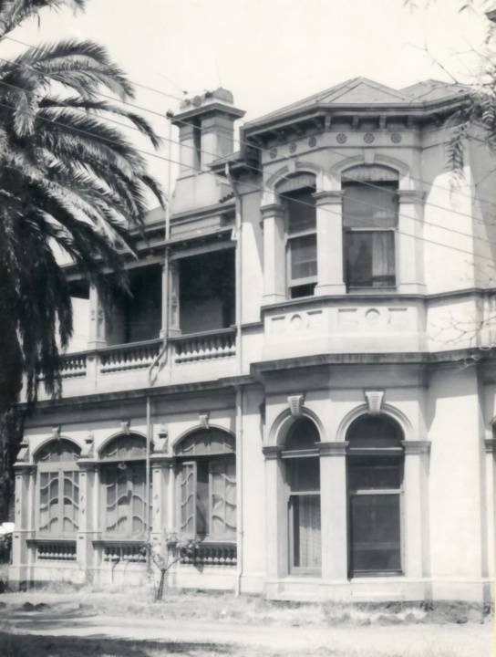 B1212 Camelot St Kilda East