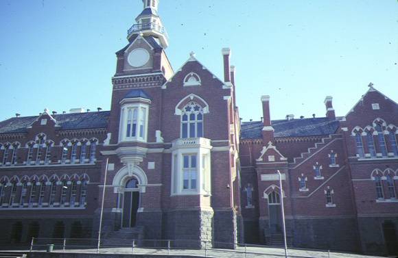 camp hill school 1976 bendigo front view