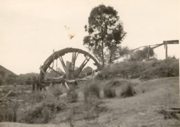 B0709 Water Wheel   Timber Water Race Wandiligong nr Bright