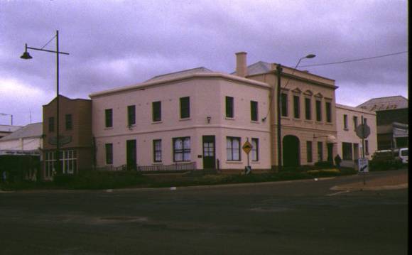 1 london inn portland external view