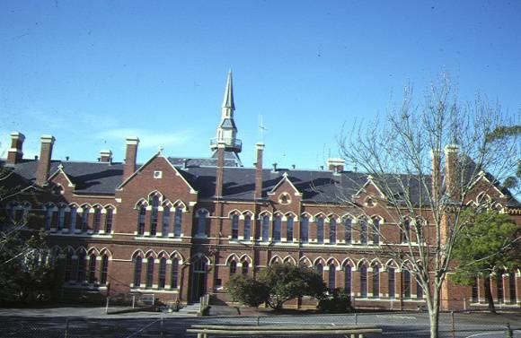 camp hill school 1976 bendigo rear view jul1984