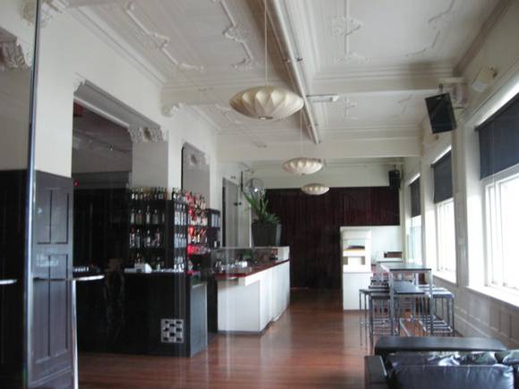 H0706 George Hotel St Kilda 1930 front addition to 1880 building  2009