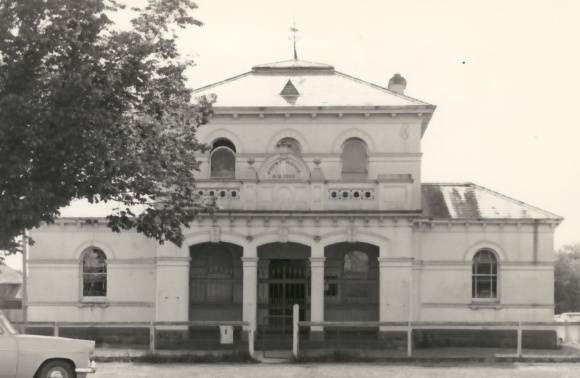 B2592 Court House 