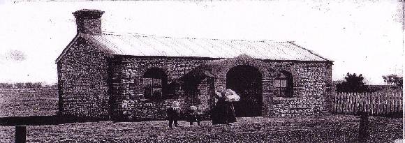 SW 02f - photograph of early cottage held by the St. Arnaud Historical Society.