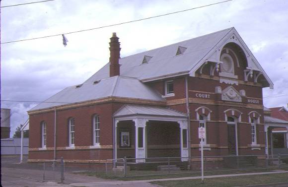 1 yarrawonga court house piper street yarrawonga front view nov1984